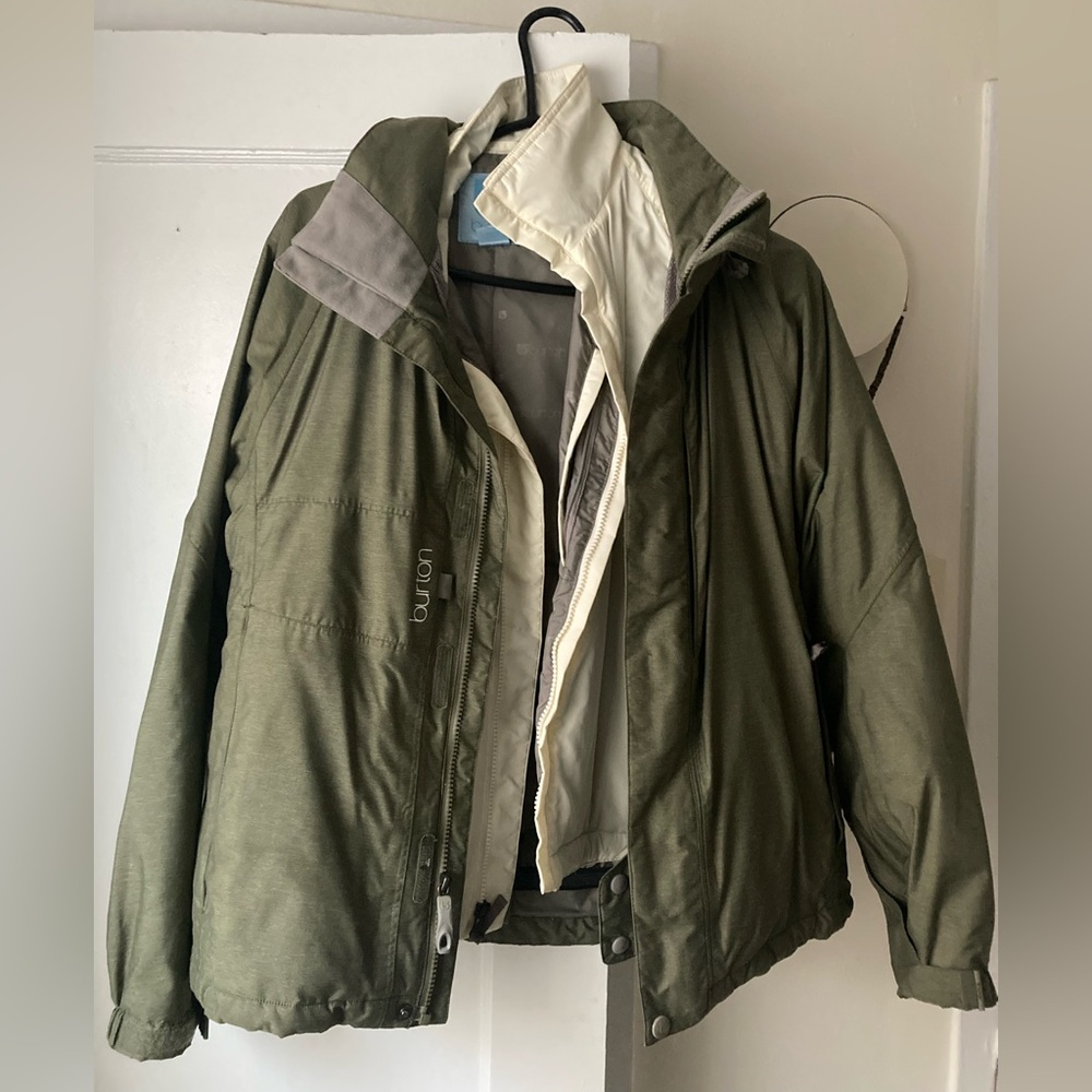 Medium woman’s Burton snowboard jacket. 
Removable inner jacket.